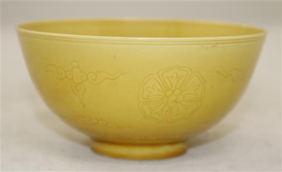 A Chinese yellow ground anhua-decorated bowl, 11.8cm